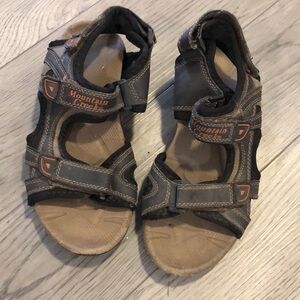 Boy size 5 Sandals they do show some wear otherwise in good used condition